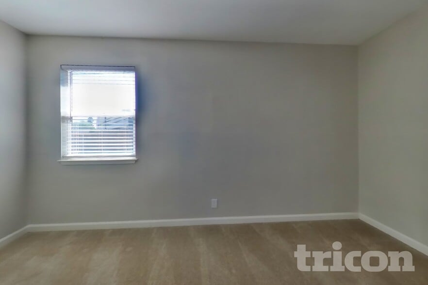 Building Photo - 5041 Whittier Dr