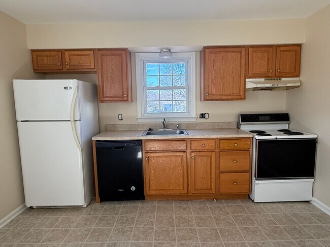 Building Photo - 355 W Broad St