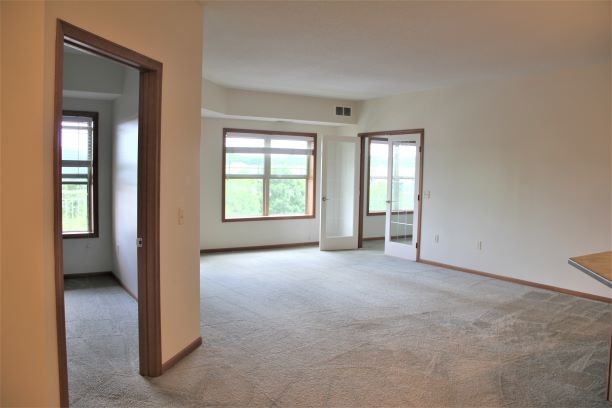 Building Photo - 2103 Silver Bell Rd