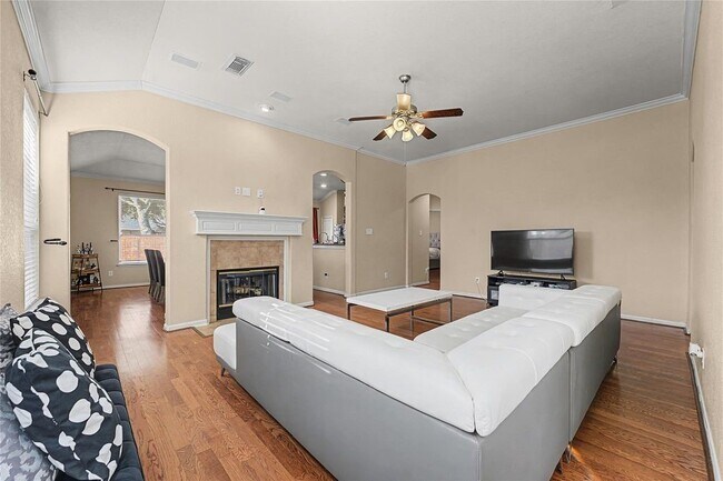 Building Photo - 2710 Golden Creek Ln