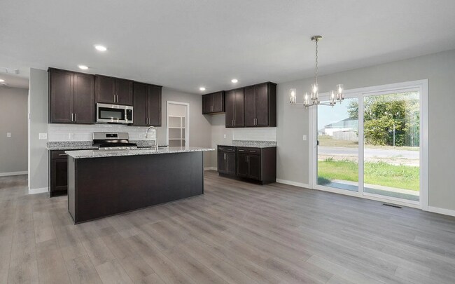 Building Photo - Like New 3 Bedroom Home - Hills of Olde Savannah