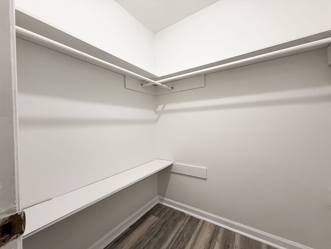 Building Photo - 5001 Sequoia Dr