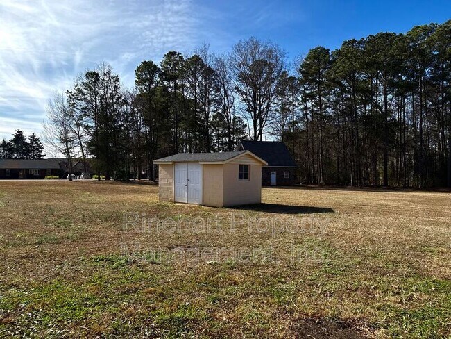 Building Photo - 760 Goudlock Rd