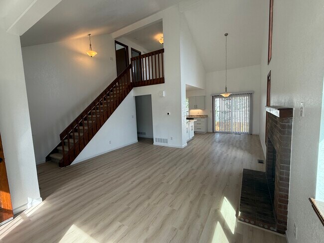 Building Photo - 2060 Yarrow St