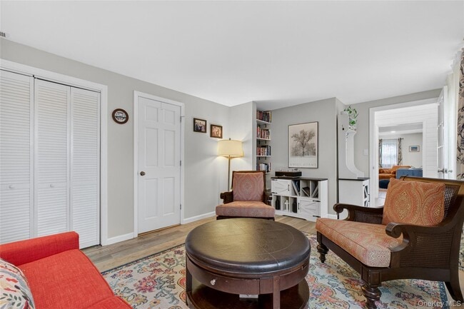 Building Photo - 22 Blossom Hill Dr