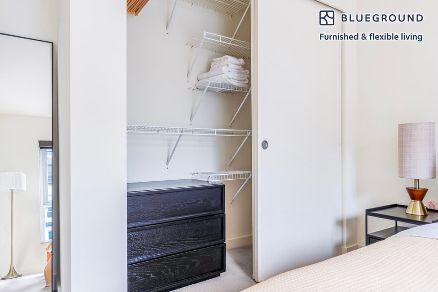 Building Photo - 10349 NE 10th St