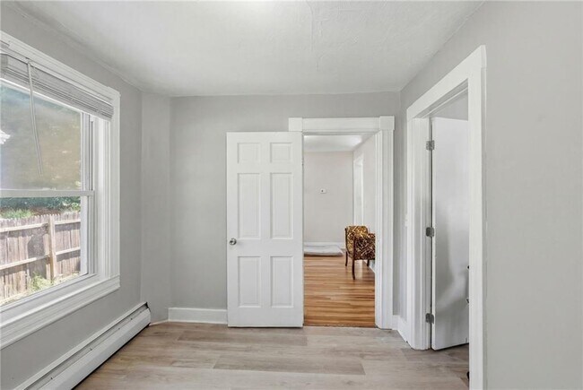 Building Photo - 515 Davisville Rd