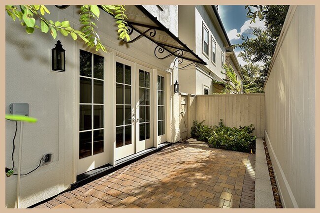 Building Photo - 215 Willow St