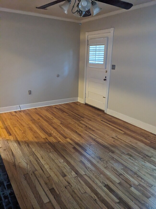 Living room - 1021 Redbird Rd