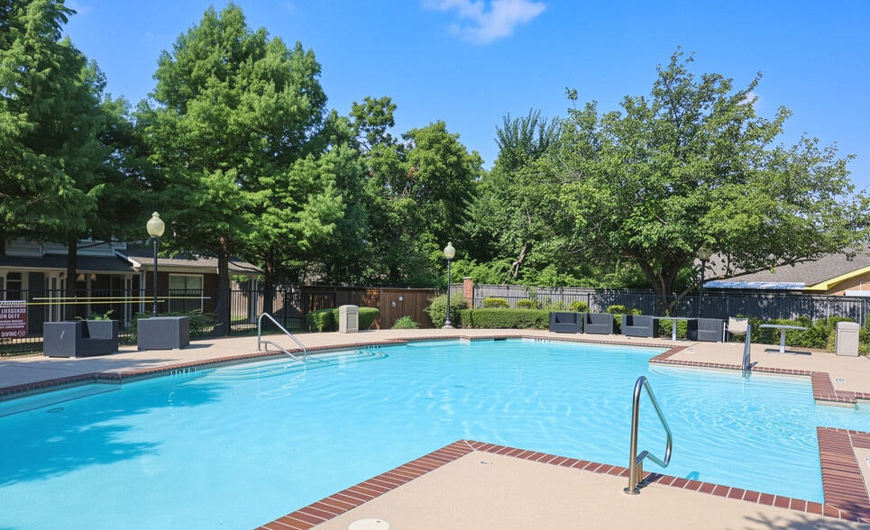 Pool - Renaissance Courts Apartments