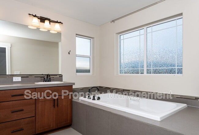 Building Photo - 10766 NW 289th Ave