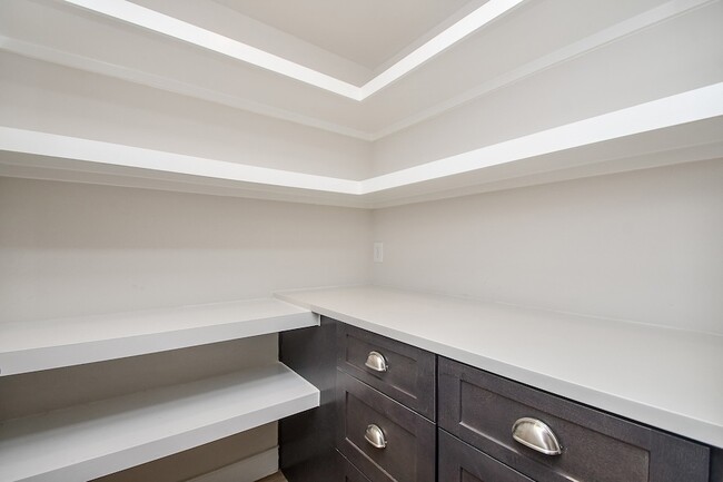 Building Photo - 2315 Peckham St