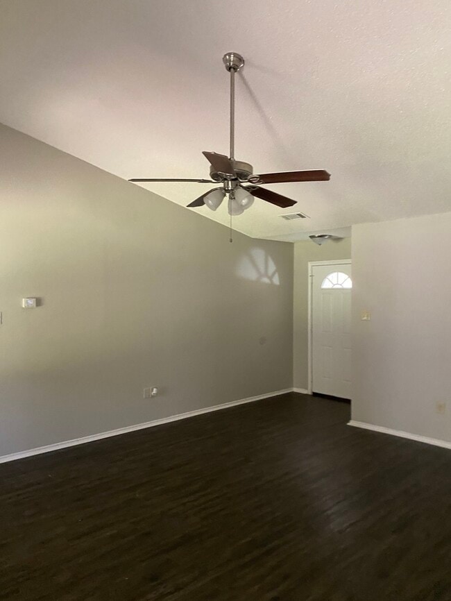 Building Photo - 822 Collins Blvd