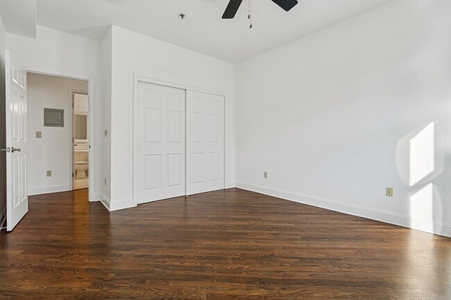 Building Photo - 915 Madison St