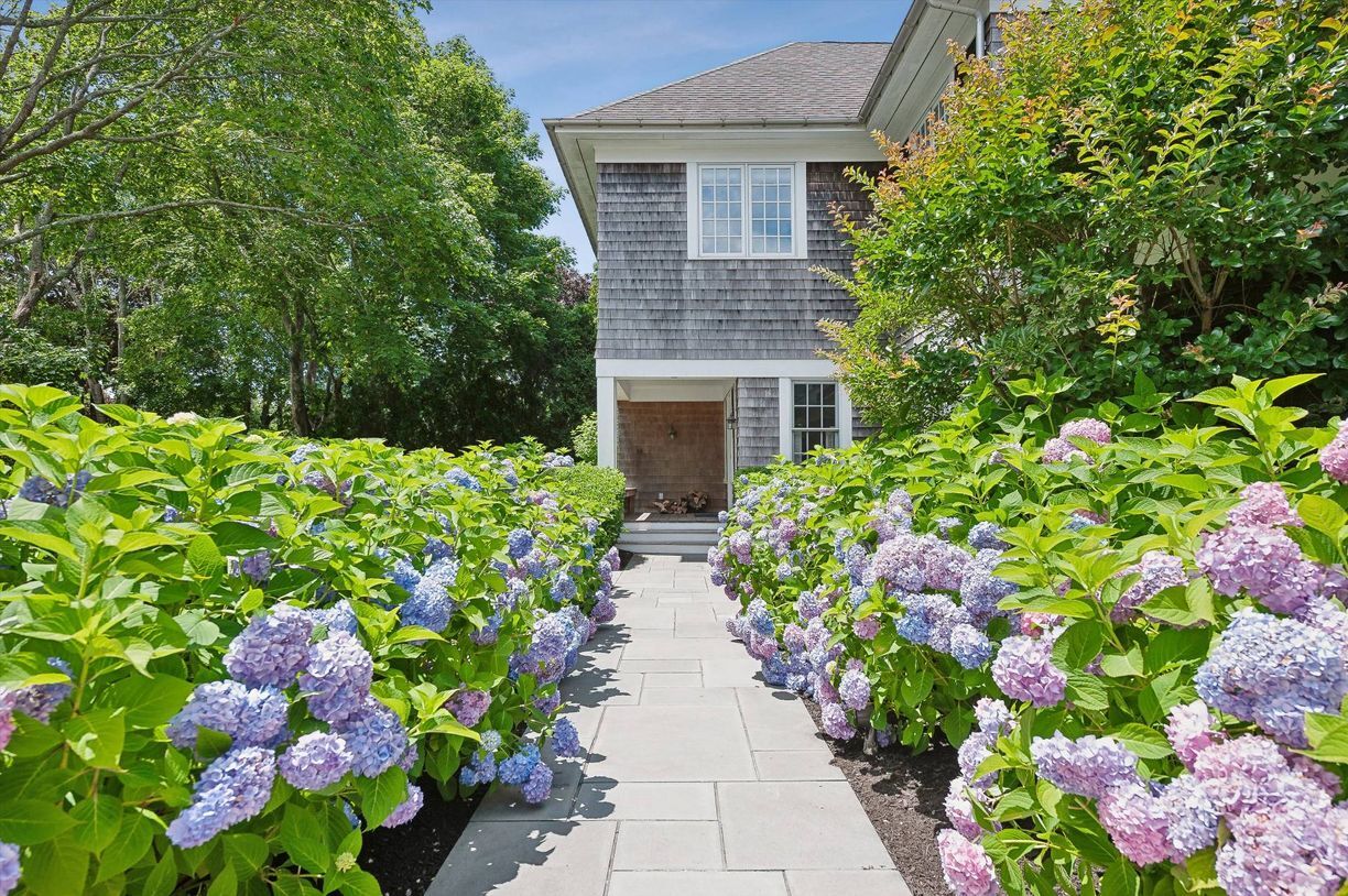 Building Photo - 121 Post Ln