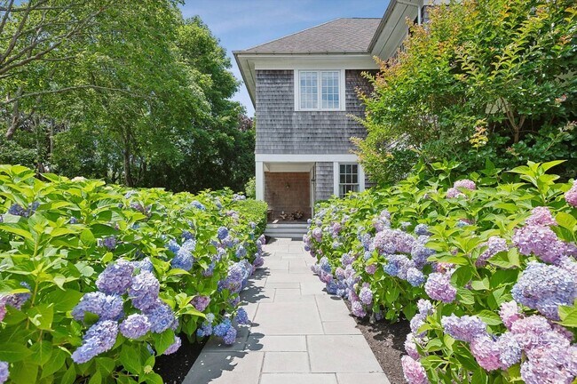 Building Photo - 121 Post Ln