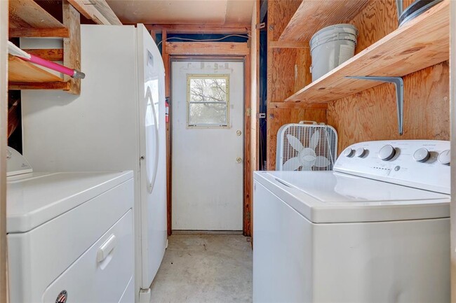 Building Photo - 2713 Friar Tuck Ln