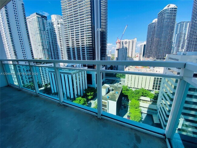 Building Photo - 951 Brickell Ave