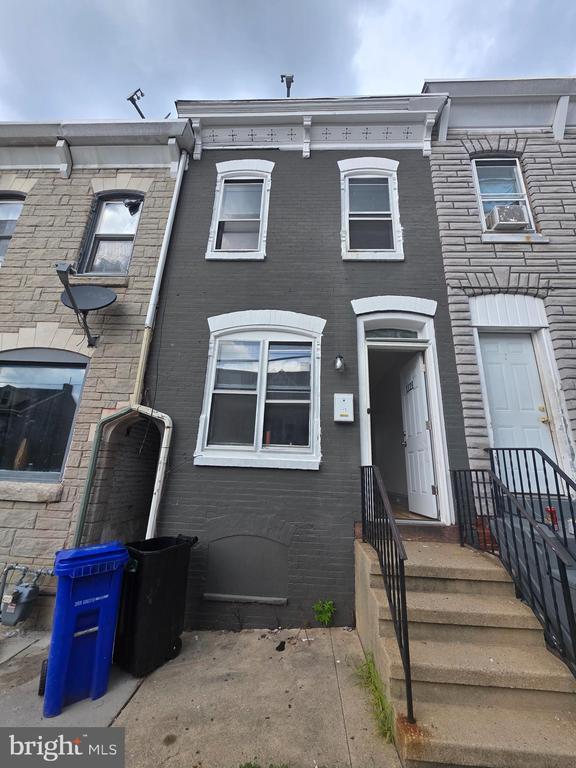 Building Photo - 1121 Douglass St