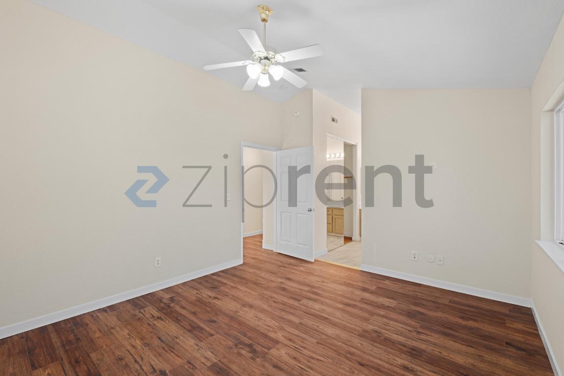 Building Photo - Unit