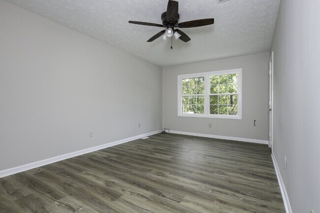Building Photo - Spacious 3BR/2.5BA with Fenced Yard & Attached Garage in Piedmont $1,850/mo rent
