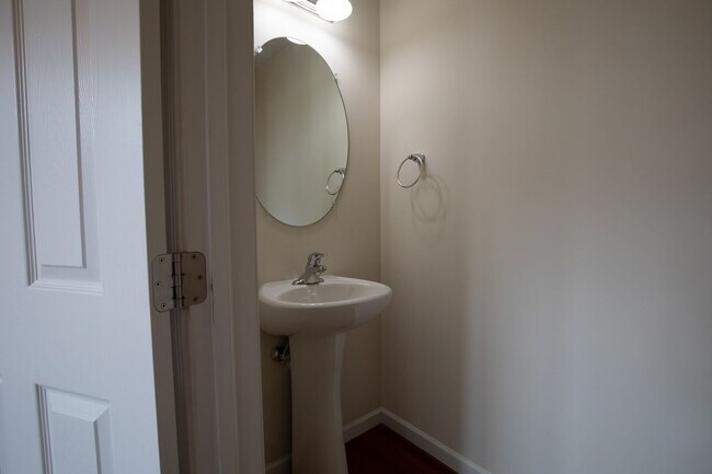 Building Photo - Spacious 3BR Townhome in Harrisburg – First-floor primary bedroom, Garage & Deck!