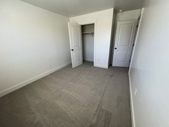 Building Photo - Brand New South Desert Townhome!