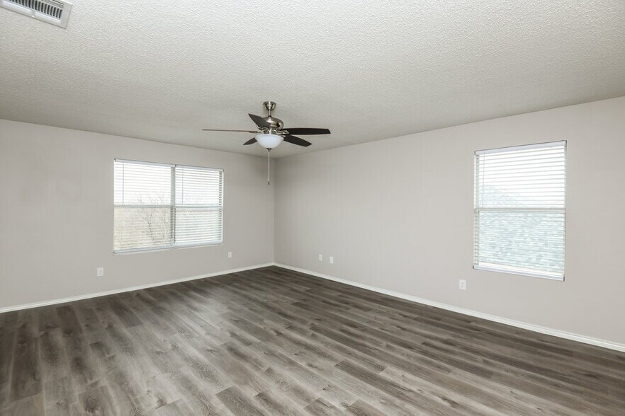 Building Photo - 907 Blue Sky Dr