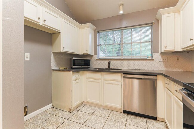 Building Photo - 5215 Kristen Ct