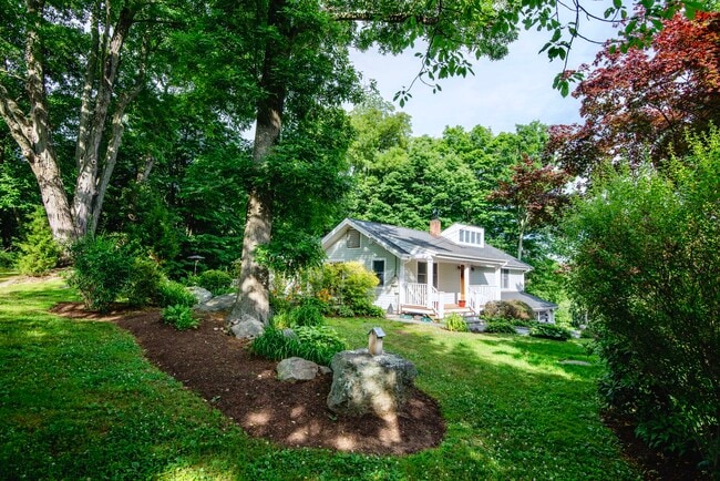 Building Photo - 172 Ponus Ave