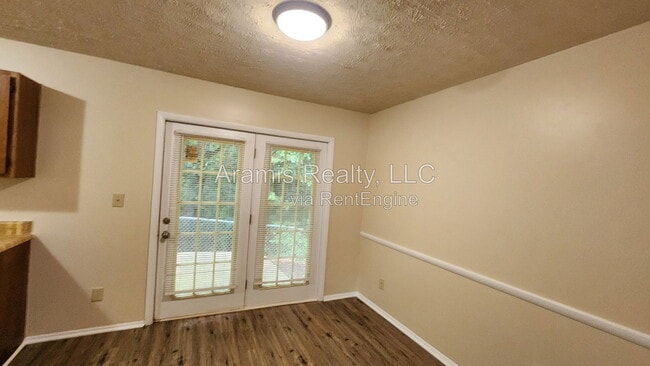 Building Photo - 2326 Highpoint Rd