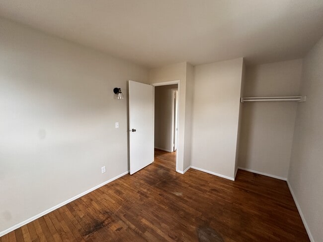 Building Photo - 693 N Cherry St