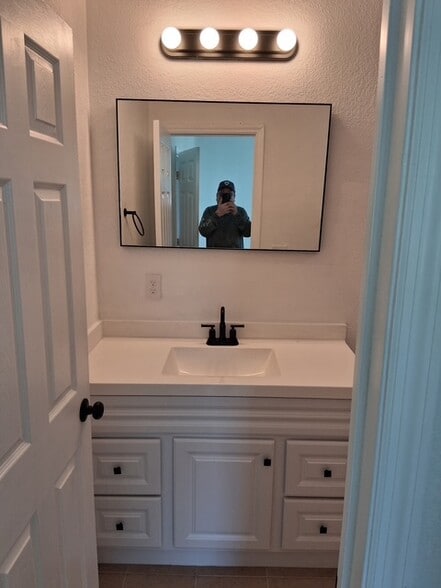 Building Photo - 4965 SE 42nd St