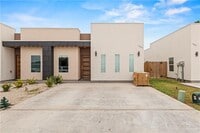 Building Photo - 17 B W St