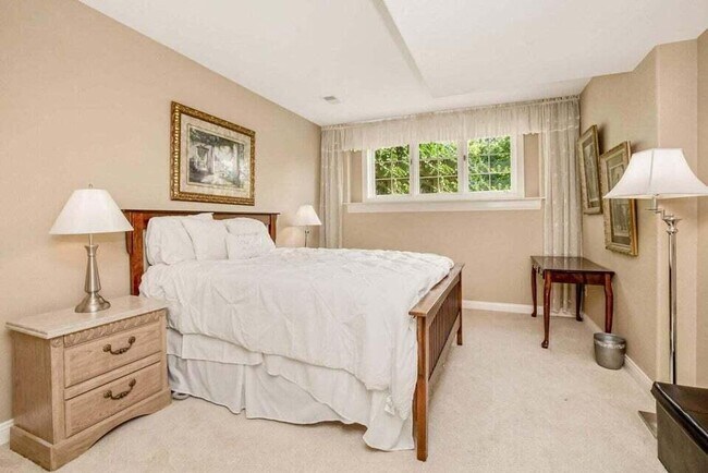 Building Photo - W162N5492 Westwind Dr