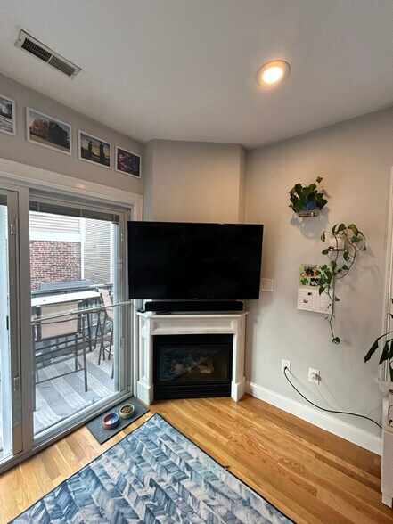 Building Photo - 7 Leeds St