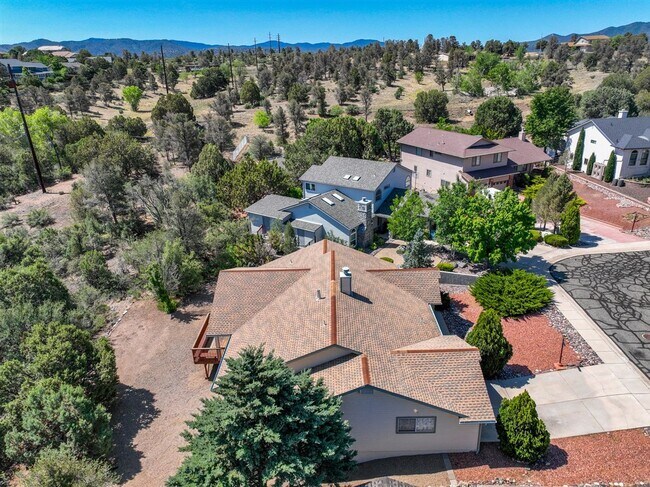 Building Photo - Freshly painted, 3 Bedroom, 2 Bath Home in...