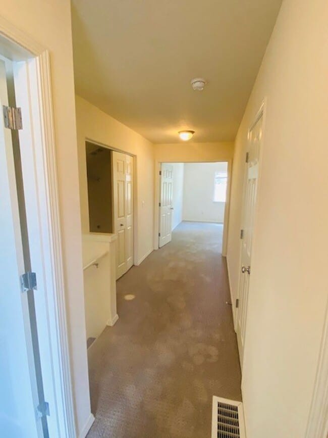 Building Photo - Charming and Spacious Home