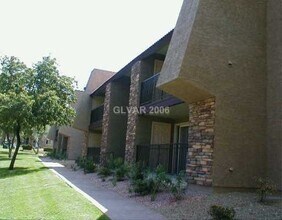 Building Photo - 2nd floor unit in upscale guard gated SW complex near Strip