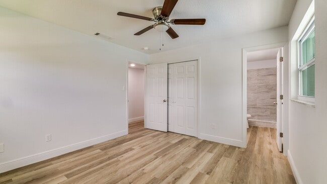 Building Photo - Beautiful Unit!  3/2 SINGLE FAMILY HOME