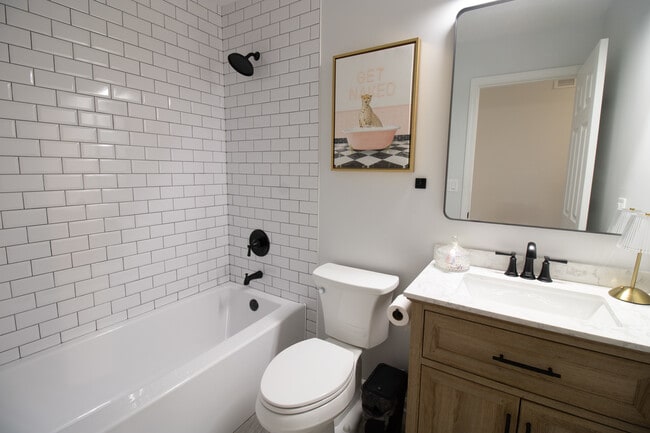 Building Photo - 1843 W White Oak St