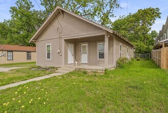 Building Photo - 1287 W Frey