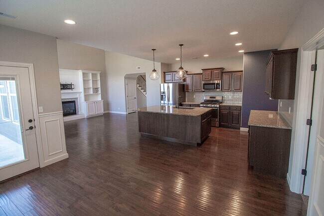 Building Photo - 7407 Pemberton Dr