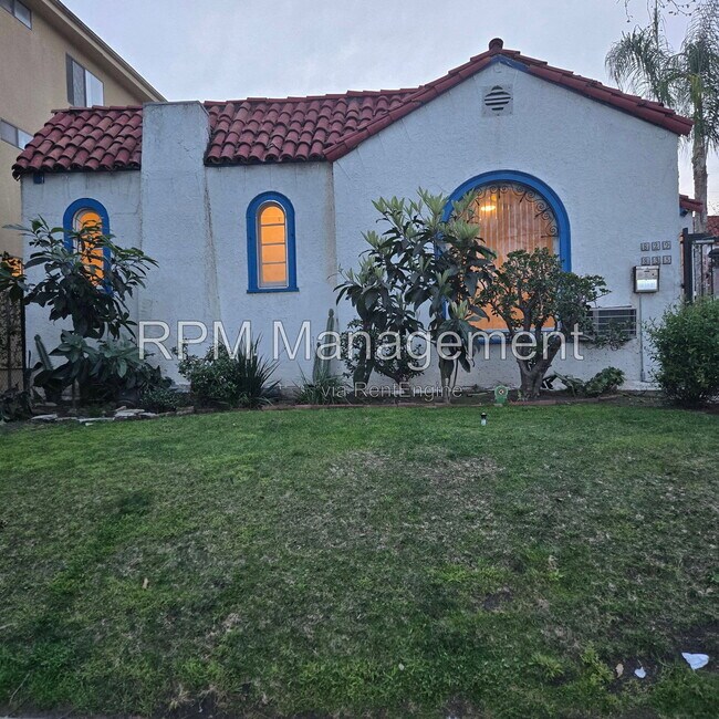 Building Photo - 831 1/3 N Formosa Ave