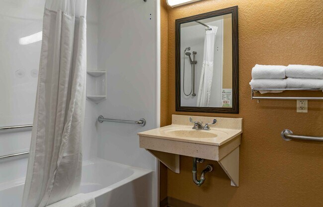 Building Photo - Furnished Studio-Detroit - Ann Arbor - Bri...
