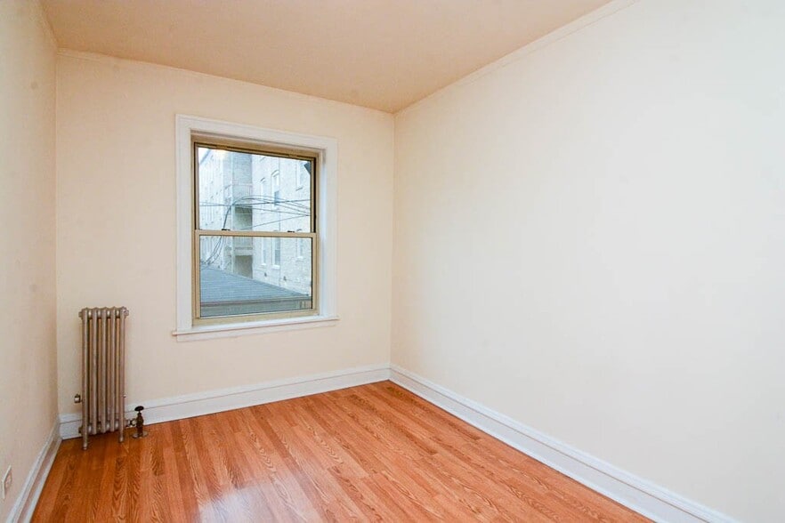 Building Photo - 2530 N Sawyer Ave