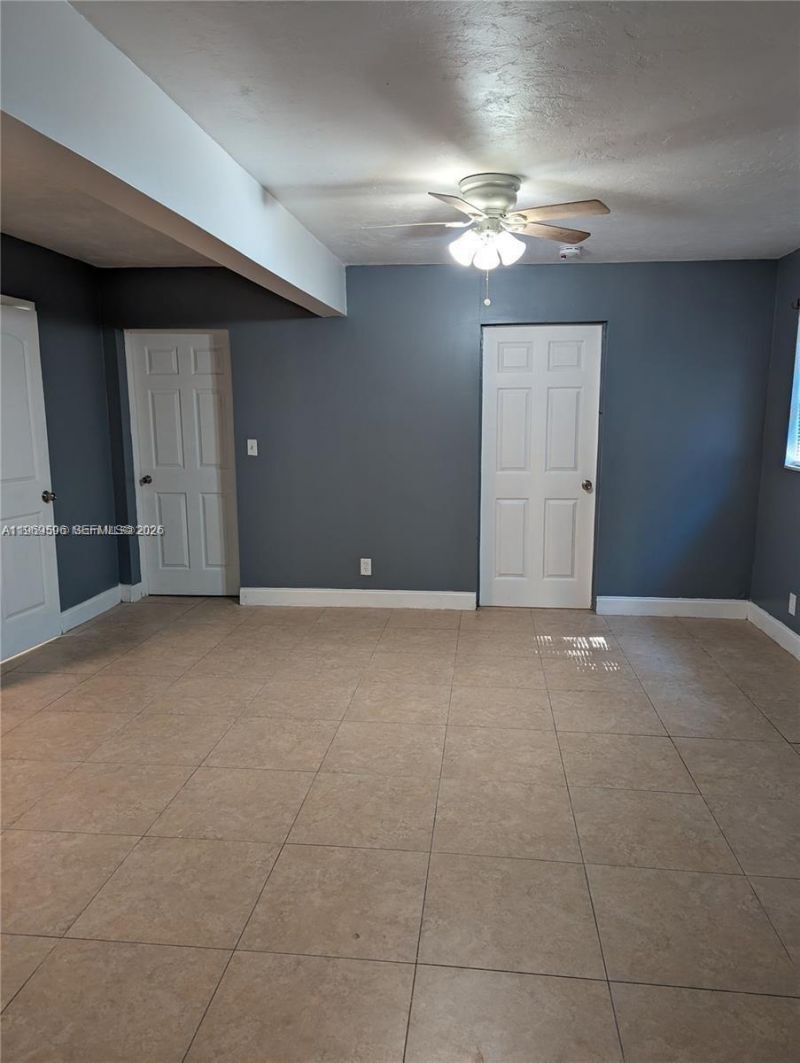 Building Photo - 5820 NW 14th Ct