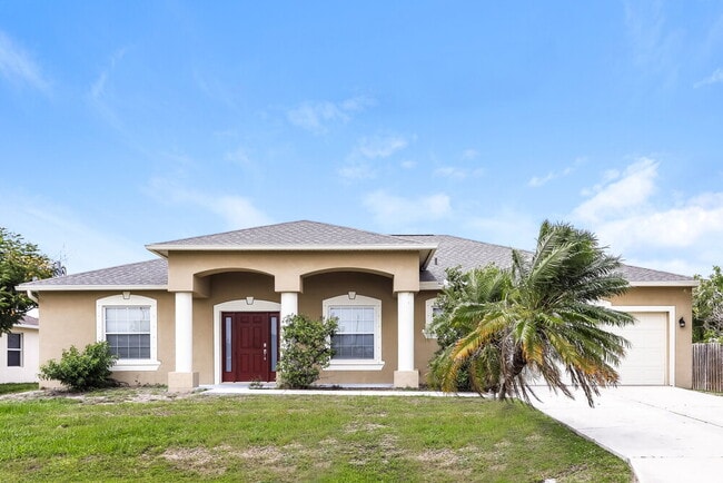 Building Photo - 15385 Lakeland Cir