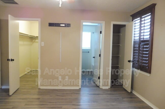 Building Photo - 1217 Elmo Ln