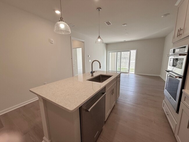 Building Photo - 6 Stratton Dr